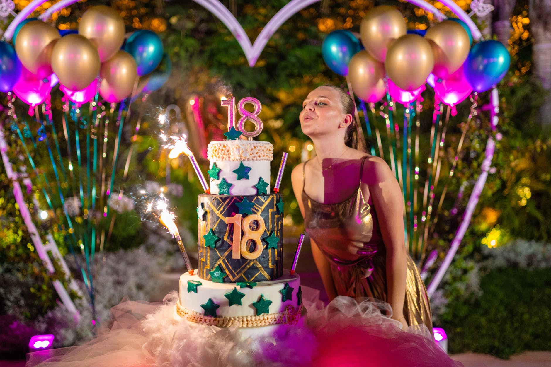 5 Ways To Customise A Cake For Any Occasion