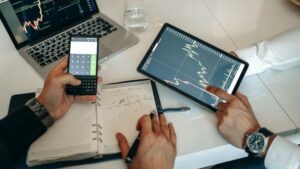Day Trading 101: A Beginner's Guide to Building a Lucrative Portfolio