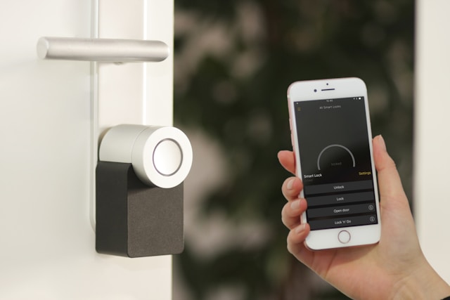 The Role of Expertise in Creating Smart Homes